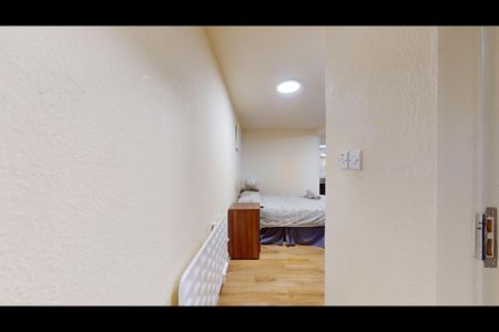 Studio Flat, High Road, NW10 - Photo 2