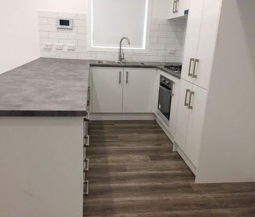 THREE BEDROOM TOWNHOUSE - Photo 3