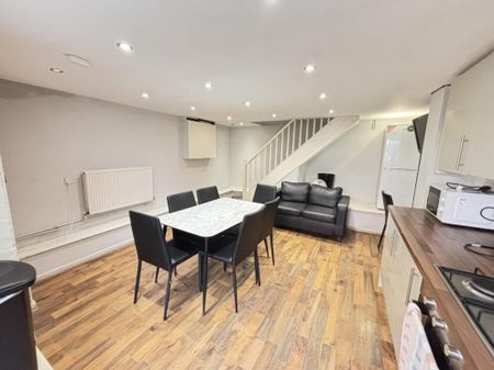 27 Brudenell View, Leeds, LS6 1HG - Photo 2