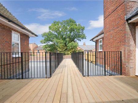 A stylish first floor one bedroom apartment refurbished to a high standard offering a private terrace and one parking space - Photo 2