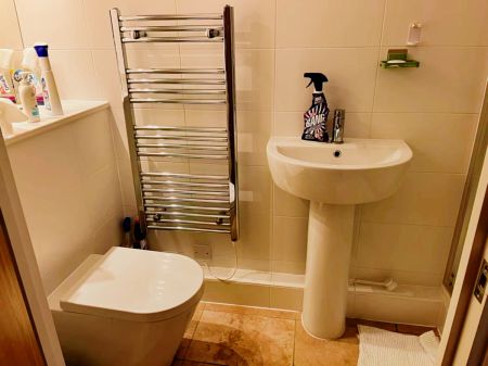 2 beds 2 baths - Photo 4