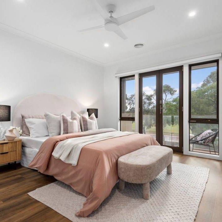 BAYSIDE LUXURY | STYLE AND CONVENIENCE - Photo 1
