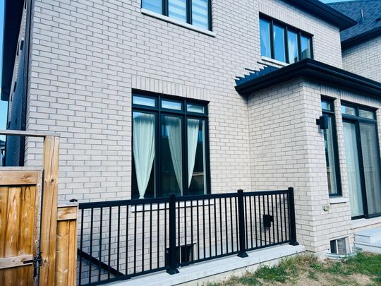 For Lease - 147 Markview Road, Whitchurch-Stouffville, Ontario - Photo 1