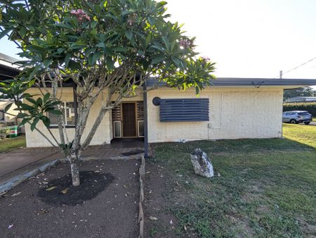 24 Fairview Street, Bayview Heights QLD 4868 - House For Rent | Domain - Photo 4
