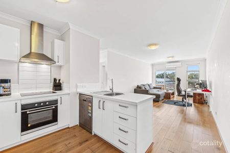 Modern, Furnished 2 x 2 Apartment - Photo 4