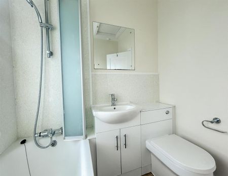 3 bedroom semi-detached house to rent - Photo 4