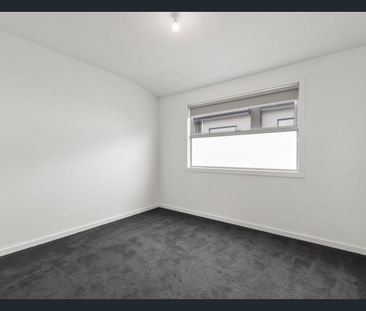 Stylish Contemporary Townhouse in Enviably Central Location - Photo 5