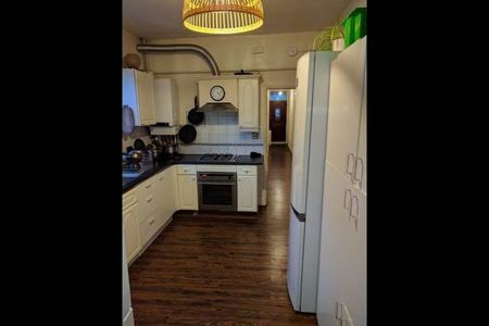 Room in a Shared House, Ley Street, IG1 - Photo 3