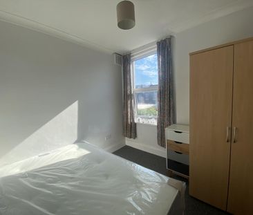 4 bedroom terraced house to rent - Photo 3