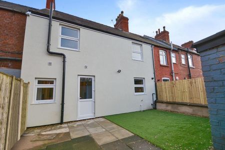 1 bedroom in a house share to rent - Photo 5