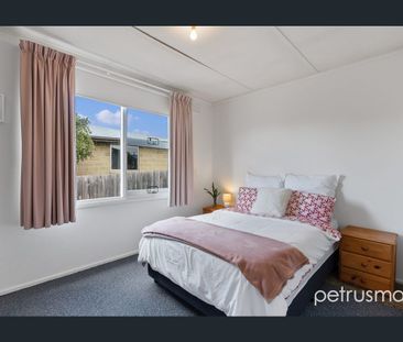 Convenient Living on a Generous Block - Photo 5