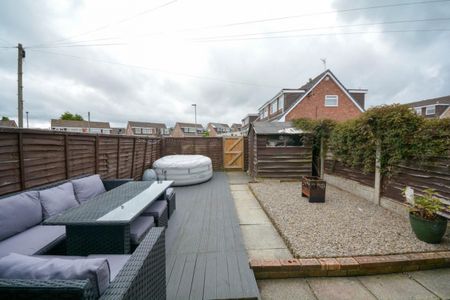 3 bed House - Semi-Detached for Rent - Photo 4