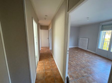 Location - Appartement T4 - 67 m² - Pont-de-Roide-Vermondans - Photo 2