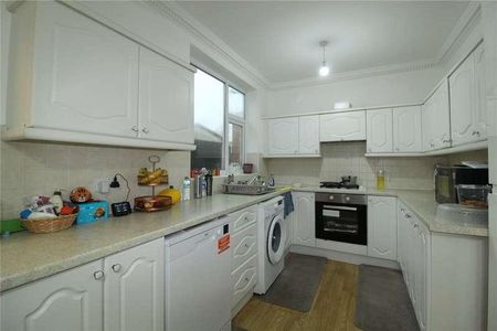 Eastwood Road North, Leigh-on-sea, Essex, SS9 - Photo 2