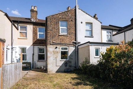 3 bedroom terraced house to rent - Photo 3