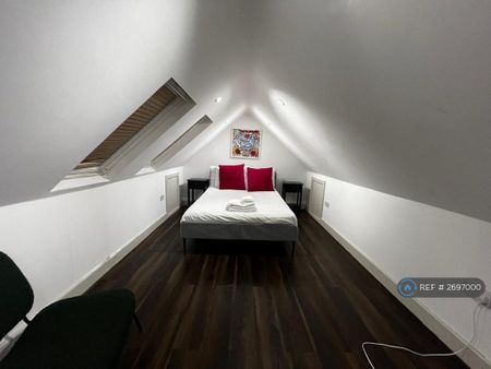 3 bedroom flat to rent - Photo 4