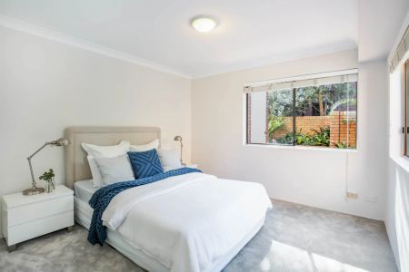 Gorgeous Two Bedroom Apartment with Courtyard in Heart of Cammeray - Photo 4