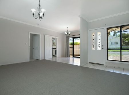 49 Lydwin Cr East Toowoomba - Photo 2