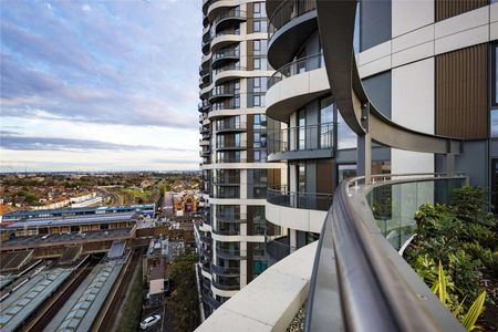 Stunning 10th floor apartment in a modern development next to Barking station. - Photo 5