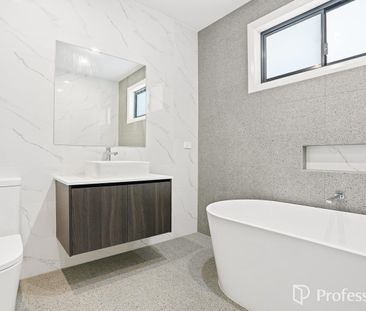 Modern Family Home in Box Hill - Photo 2