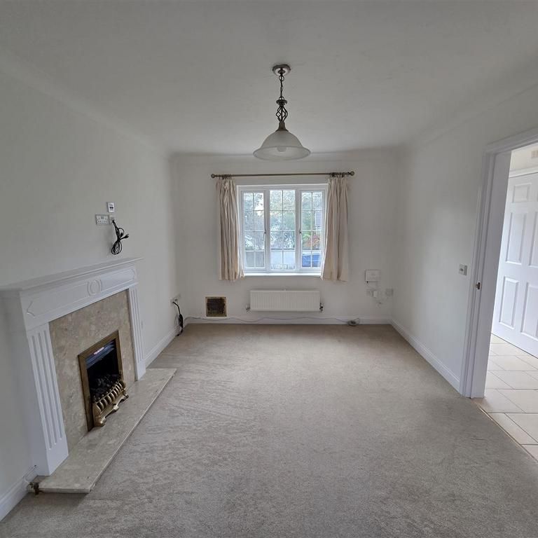 3 bedroom semi-detached house to rent - Photo 1