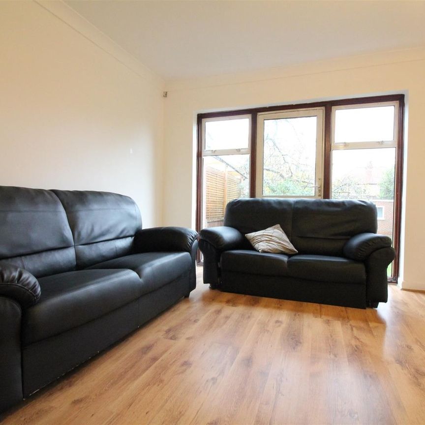 Great West Road, Isleworth - Photo 1