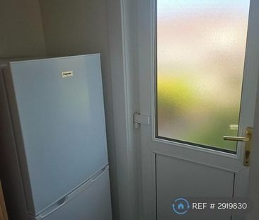 2 bedroom end of terrace house to rent - Photo 4