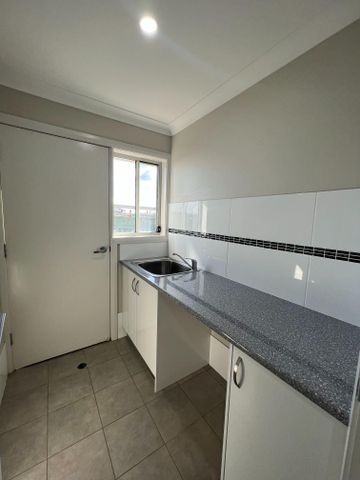 18 Pelagic Court, Dubbo NSW 2830 - House For Rent | Domain - Photo 5