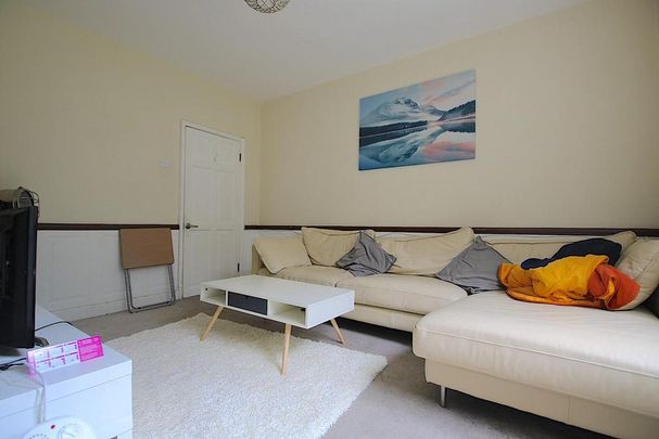 3 bedroom flat to rent - Photo 1