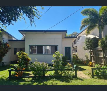 Cozy Cottage in Scarborough! - Photo 6