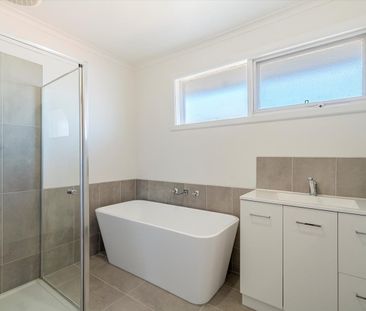 16 Greenville Street, Mooroolbark, Vic 3138 - Photo 6