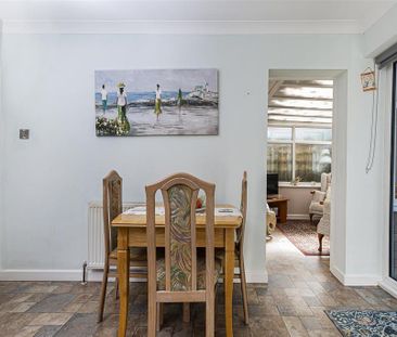 2 bedroom semi-detached bungalow to rent - Photo 5