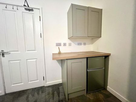 1 bedroom in a house share to rent - Photo 3