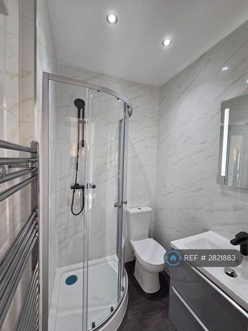 3 bedroom end of terrace house to rent - Photo 4