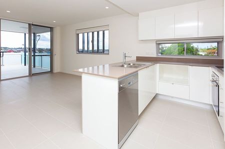 Two Bedroom, Aircon, Spacious & Boutique Unit - Photo 4