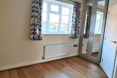 3 bedroom semi-detached house to rent - Photo 4