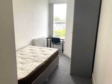 6 bedroom flat to rent - Photo 2