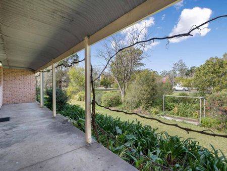 Charming Villa for Rent in Prime Berry Location - Photo 2