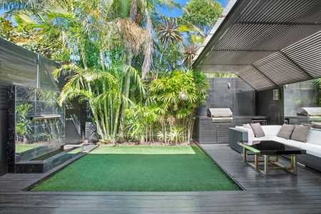 Architect-Designed Family Oasis in Prestigious Rose Bay Locale - Photo 2