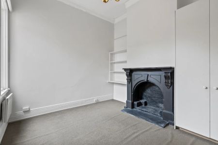 Charming Richmond Home with Spacious Courtyard & Flexible Floorplan - Photo 3