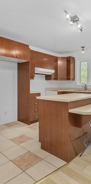 Disponible 1er juillet 2026 Maison entièrement rénovée en 2026 : 3 chambres avec balcon et accès à la cour arrière Sainte-Adèle - Photo 1