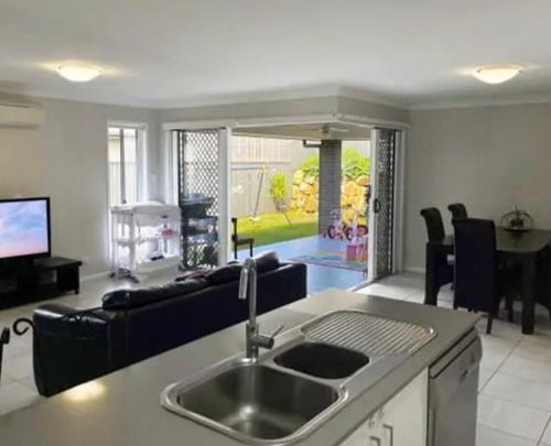 Coomera - Photo 1