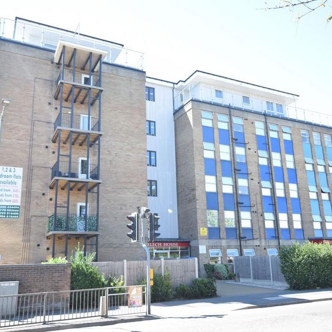 4 bedroom flat to rent - Photo 2