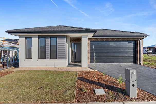 18 Mechanical Road, Sunbury VIC 3429 - Photo 1