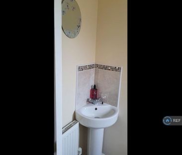 2 bedroom end of terrace house to rent - Photo 4
