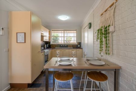 Charming Furnished Granny Flat in Kiama Heights - Photo 2