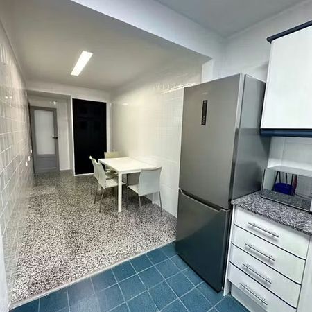 Calle Plus Ultra, Valencia, Valencian Community 46006 - Photo 4