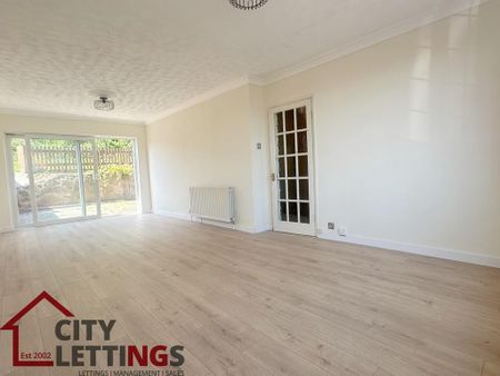 3 bedroom detached house to rent - Photo 2