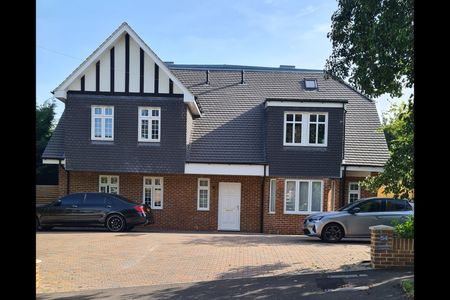 3 Bed Flat, Ark Apartments, CR2 - Photo 2