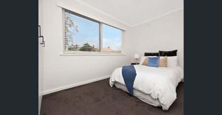 Ground Floor 3 Bedroom Gem – Convenient Commute & Public Transport Access! - Photo 3